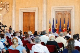Maia Sandu a înmânat „Ordinul de Onoare” familiilor lucrătorilor medicali care și-au pierdut viața la locul de muncă din cauza pandemiei
